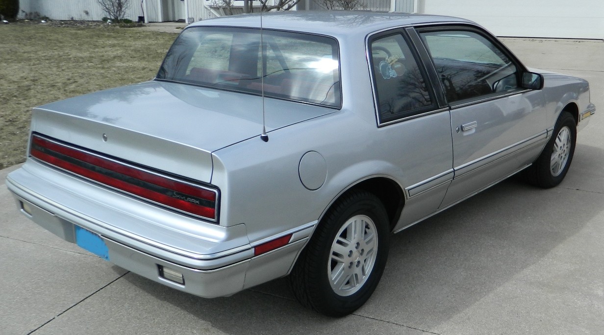 89Skylark_rear.jpg