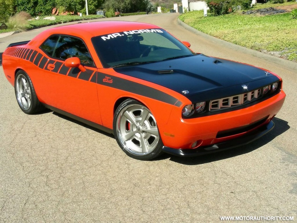 mr-norms-super-challenger-and-cuda-005_100197531_l.jpg