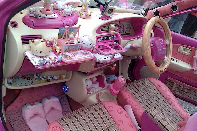 hello-kitty-car-interior.jpg